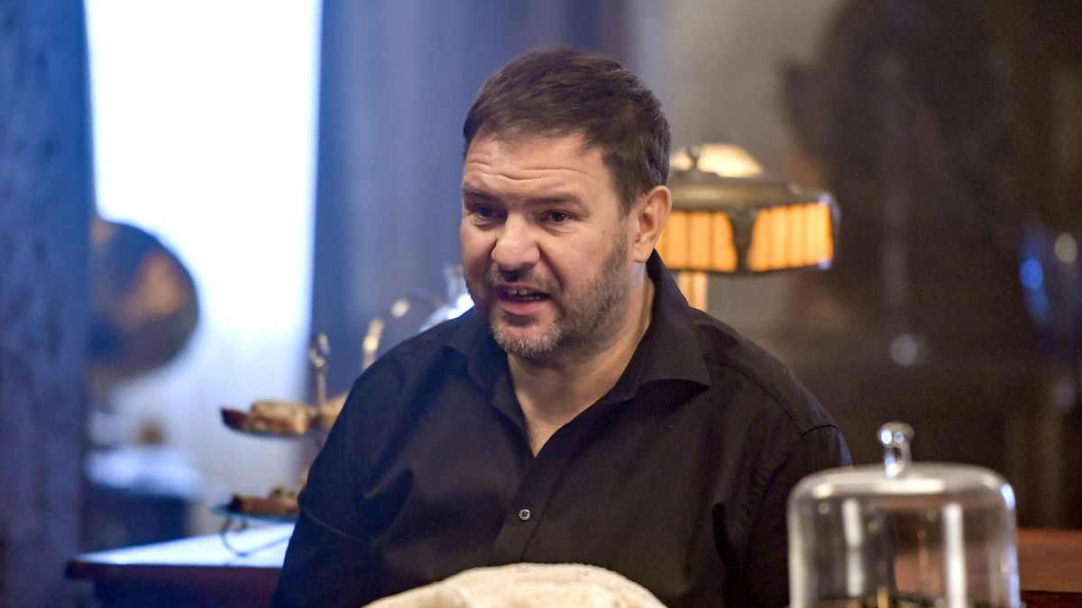 Tomasz Karolak na planie serialu "Lepsza połowa"