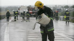 Woj. kujawsko-pomorskie: Plama oleju na drodze krajowej. Utrudnienia potrwają do 15