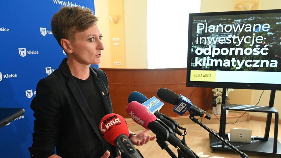 Na zdjęciu prezydentka Kielc Agata Wojda podczas konferencji prasowej w poniedziałek, 22 września
