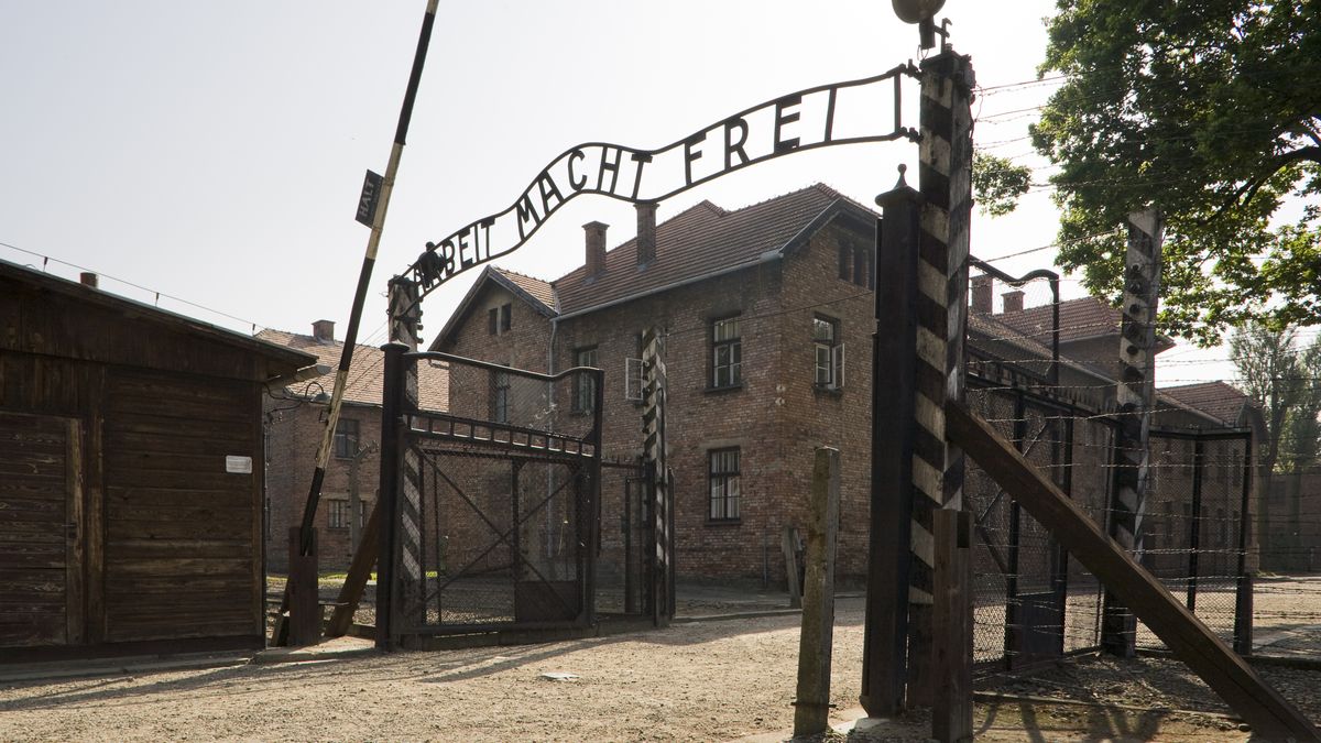 Brama wejściowa do Auschwitz 