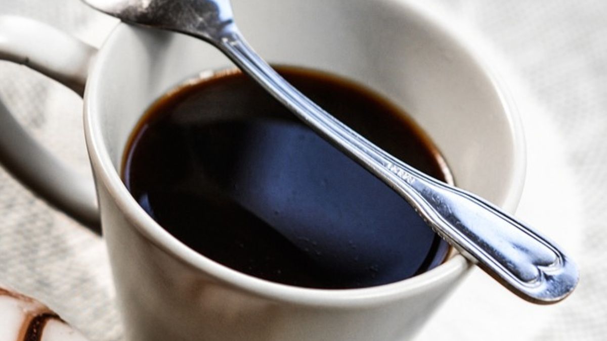 Przez tydzień piłam czarną kawę. Opłaciło się? 