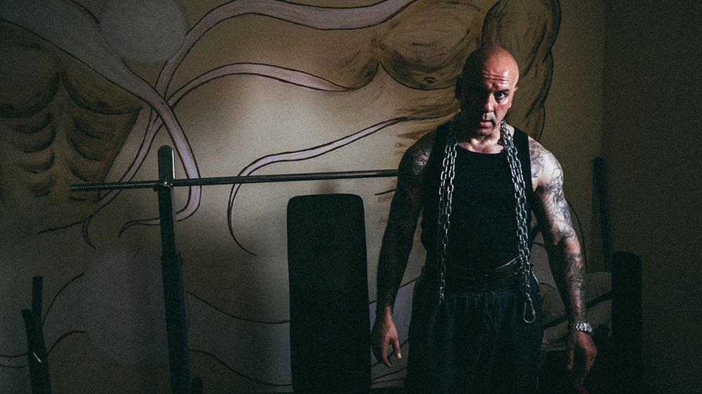 Trudny "Powrót" na właściwy tor życia na zdjęciach Adriana Wykroty 1