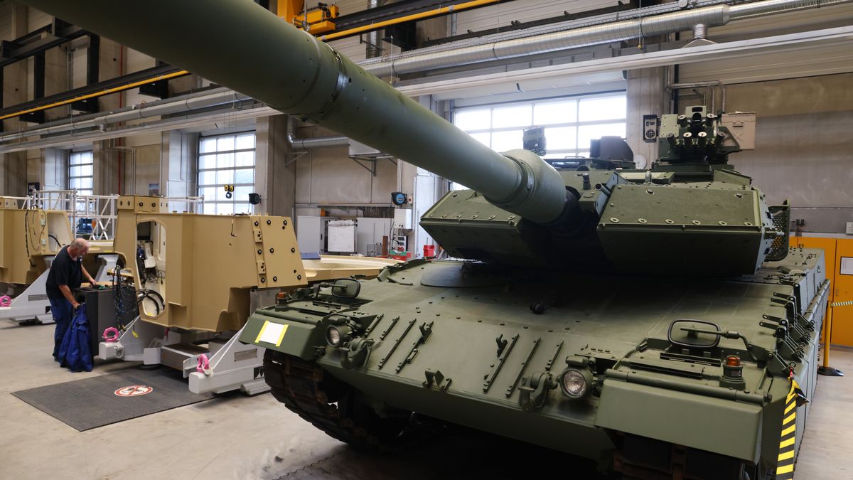 KASSEL, GERMANY - AUGUST 01: Workers assemble Leopard 2A7 main battle tanks at the KNDS heavy weapons factory on August 01, 2025 in Kassel, Germany. Germany is investing heavily in the modernization and expansion of the Bundeswehr, its armed forces. (Photo by Sean Gallup/Getty Images)