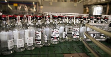 Akcyza na alkohol. Wiceminister finansów pokazał podwyżkę na przykładzie wódki