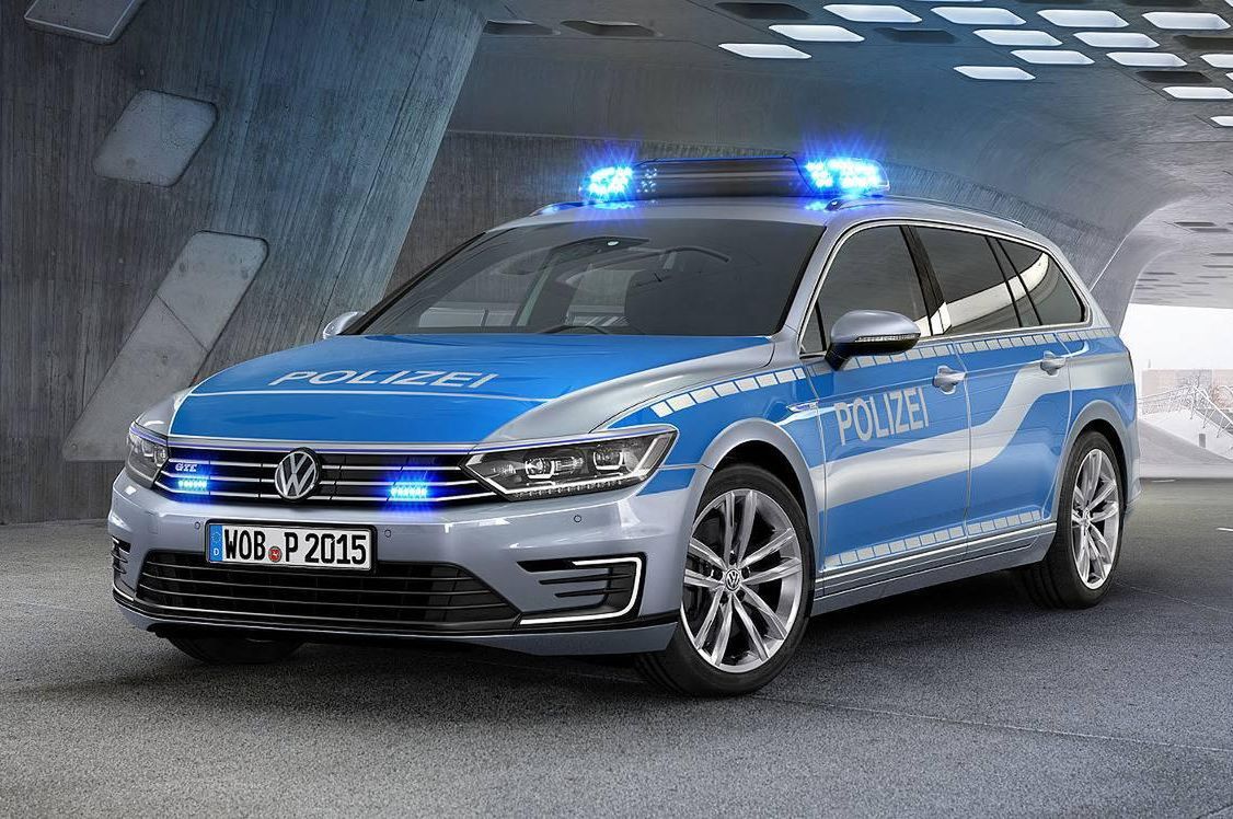 Volkswagen Passat GTE na wyspie bez samochodów