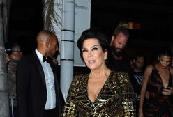 Kris Jenner w złotej mini w Cannes. Pasuje tam?