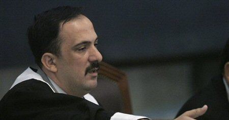 Saddam Husajn usunięty z sali sądowej