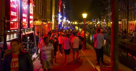 Amsterdam przekracza granice dobrego smaku i norm. Mieszkańcy mają dość
