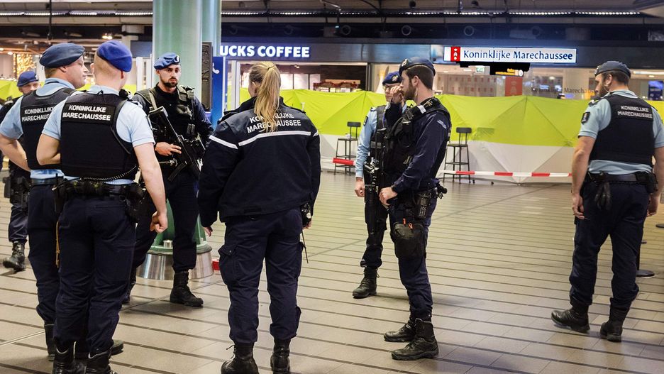 Amsterdam. Służby sprawdzają, do kogo należy walizka z ciałem