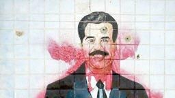 Portret Saddama w Kirkuku (fot. AFP)