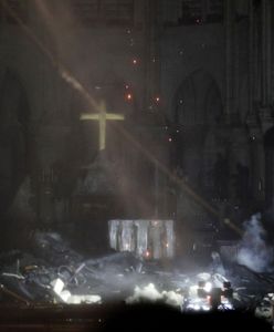 Pożar Notre Dame. Rosjanie zostawiają przed ambasadą gotówkę na odbudowę katedry