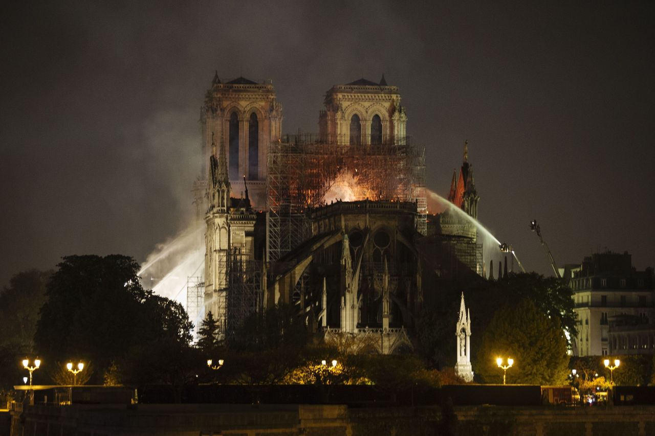 Katedra Notre Dame. Utajniono raport, w którym ostrzegano przed ryzykiem pożaru