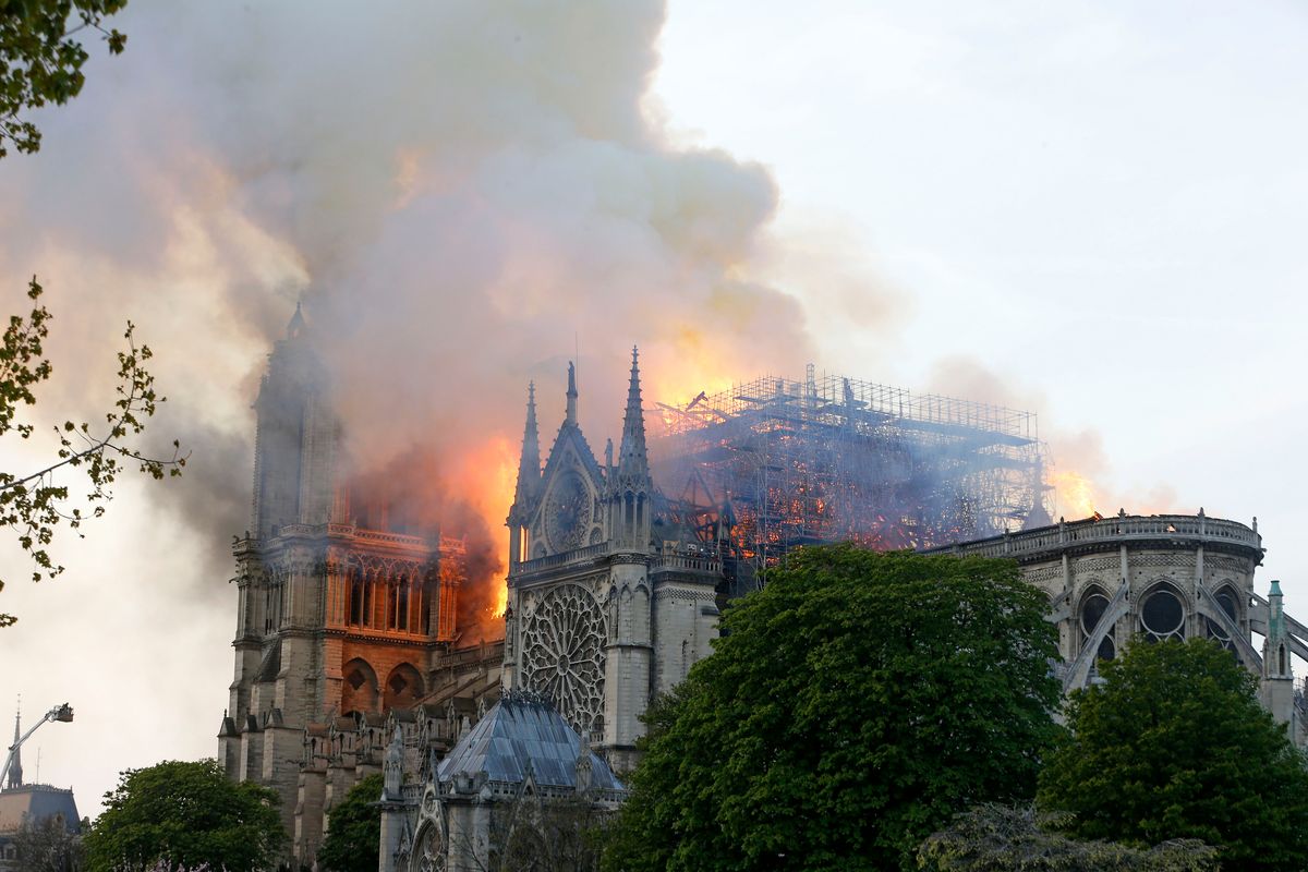 Turysta wykonał zdjęcie polskiej kaplicy w Notre Dame. Chwilę później wybuchł pożar