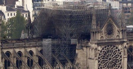 Pożar Notre Dame. Ocalałe dzieła sztuki trafią do Luwru