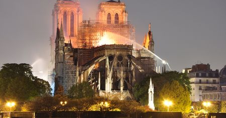 Pożar katedry Notre Dame. Świątynia w ogniu - zapierające dech zdjęcia Polaka