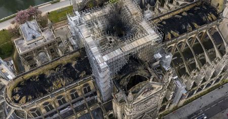 Notre Dame: obraz zniszczeń z lotu ptaka. Nowe informacje o uratowanych zbiorach