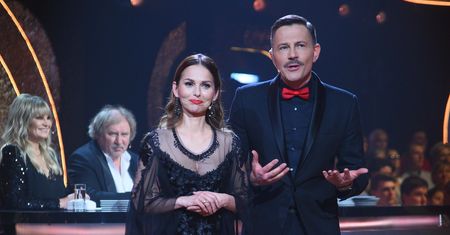 "Taniec z gwiazdami": Paulina Sykut-Jeżyna w "żałobnej" kreacji, Krzysztof Ibisz z wąsami! To finał niczym z "Rodziny Addamsów"