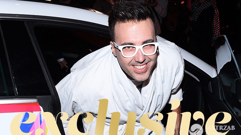 DJ Adamus w szlafroku na swoich 40. urodzinach