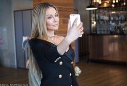 Pysiula śpi, a Gosia pstryka zdjęcia. O krok od przekroczenia cienkiej granicy prywatności