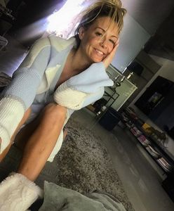 Małgosia Rozenek pozuje w windzie. Internauci wypatrzyli zaokrąglony brzuszek