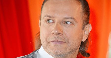 Radosław Majdan pomaga sparaliżowanemu koledze