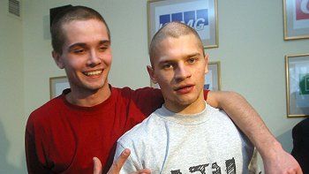 Mistrzowie break-dance Marcin Świątlicki ps. "Bożek" i Łukasz Kwiatkowski ps. "Kwiat"