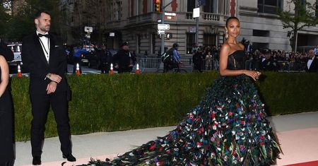 Zoe Saldana tą kreacją skradła całe show. Efektowna?