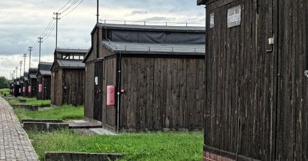 Skandaliczne zachowanie na Majdanku. Dwóch uczniów z Izraela tańczyło nago