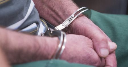 Złamał mężczyźnie szczękę, bo "za długo pakował zakupy"