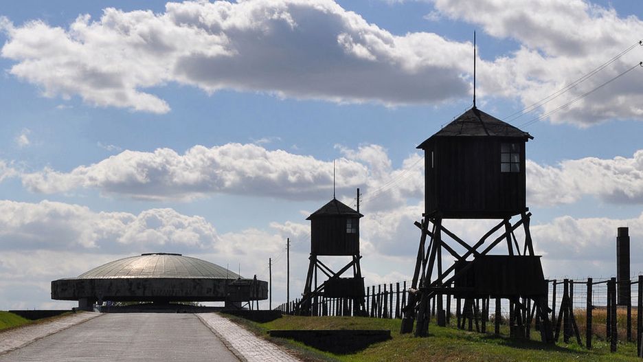 Mauzoleum oraz fragment "Drogi Hołdu i Pamięci"