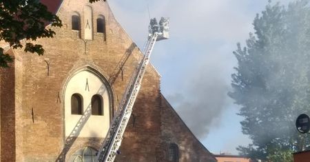 Gdańsk. Pożar kościoła św. Piotra i Pawła