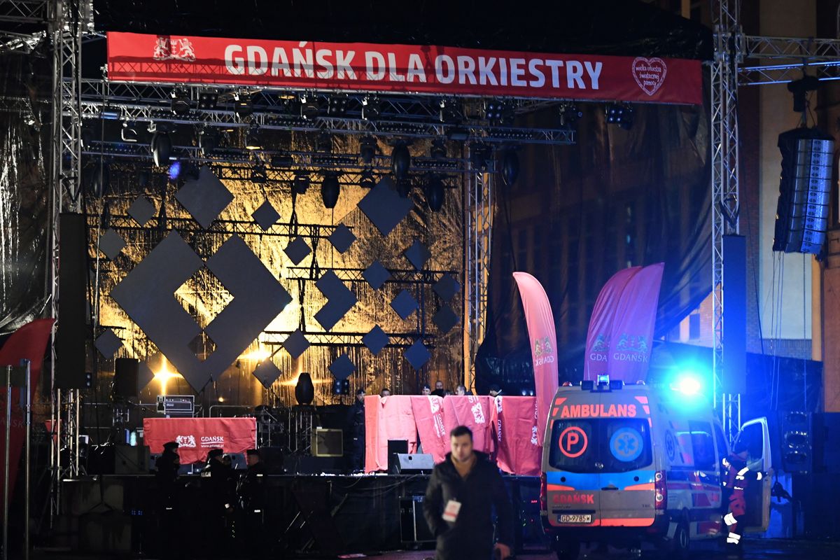 Rok od ataku na Pawła Adamowicza. TVN publikuje nagranie z tragicznego zdarzenia