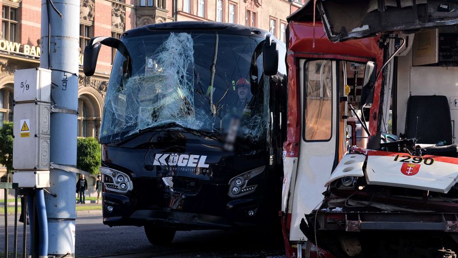 Gdańsk. Obywatel Niemiec usłyszał zarzuty za zderzenie autobusu z tramwajem