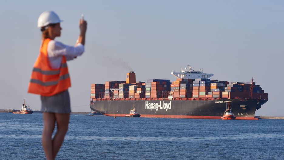 W czasie sztormu ogromny frachtowiec na Morzu Północnym stracił 270 kontenerów (zdj. ilustracyjne)