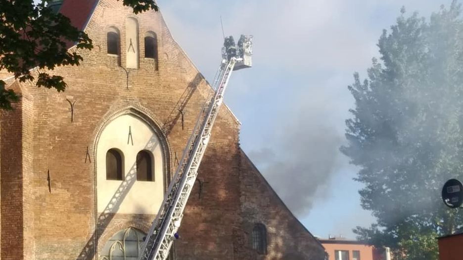 Pożar kościoła na Żabim Kruku. Z żywiołem walczyło ok. 100 strażaków