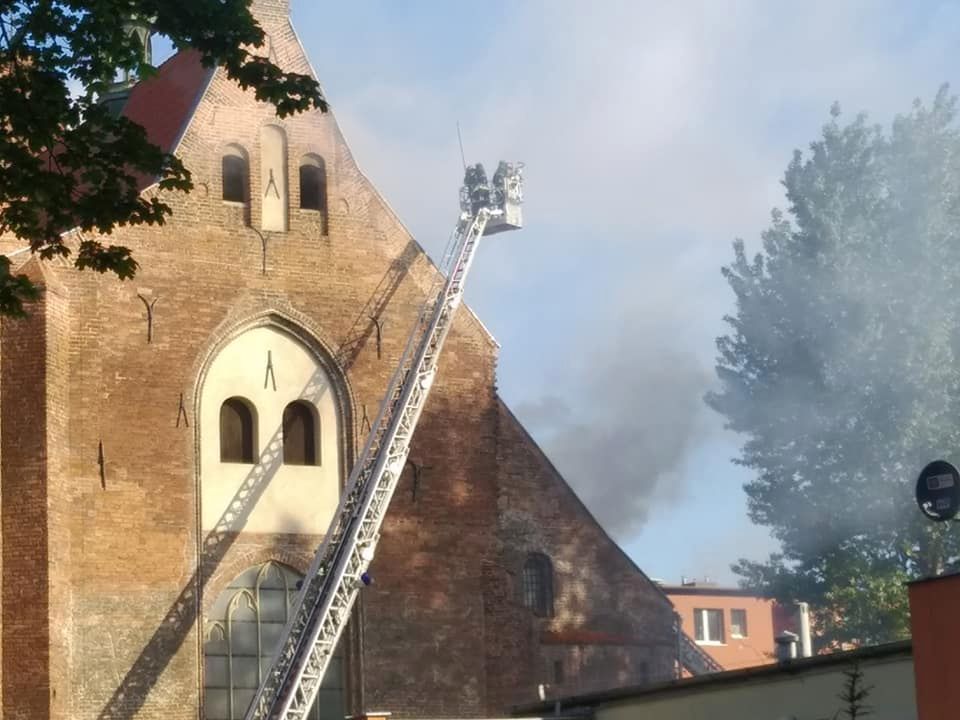 Pożar kościoła na Żabim Kruku. Z żywiołem walczyło ok. 100 strażaków