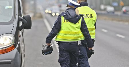 Piotr Liroy-Marzec pyta o mierniki prędkości. Chce rozliczyć ministerstwo