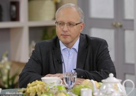 Naczelna Izba Lekarska dopuszcza mieszanie szczepionek w Polsce. Prof. Flisiak wyjaśnia, jakie kłopoty mogą czekać lekarzy