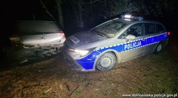 Syców: Ucieczka skradzionym autem z fałszywkami i narkotykami