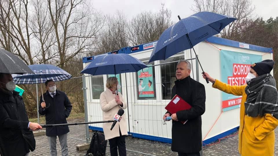 Koronawirus. Ruszyły centra szybkich testów na granicy polsko-niemieckiej.