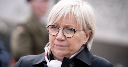 Podgrzewany basen i wielki dom. Oto majątek Julii Przyłębskiej