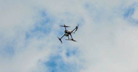Dron spadł na teren jednostki wojskowej. Jest komunikat