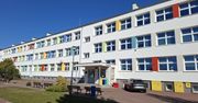 Szkoła Podstawowa nr 1 w Grodzisku Wielkopolskim świętuje jubileusz. Absolwenci znów będą mogli usiąść w szkolnych ławkach