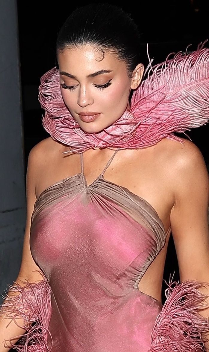 Kylie Jenner w drodze na świąteczne spotkanie