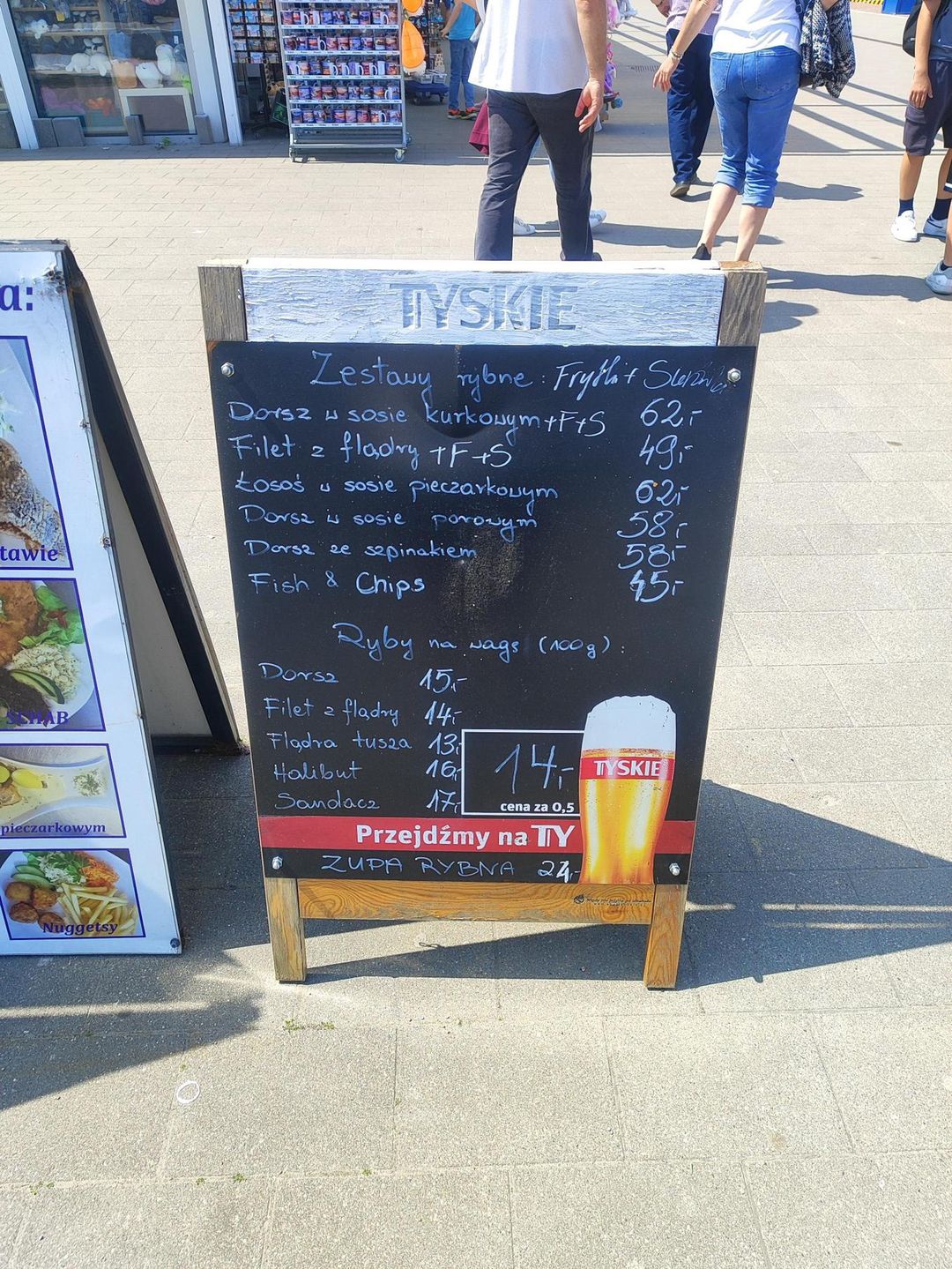 Cennik pod jedną z restuaracji w Gdyni