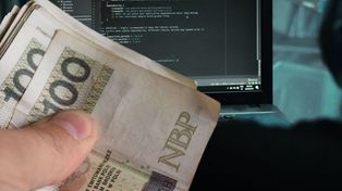 Kartuzy: Myślał, że pomaga córce. Kasa poszła wprost na konto oszustów