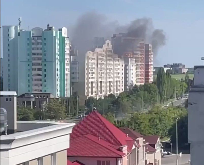 Kłęby dymu i odgłosy eksplozji w Rosji. "Spadł dron"
