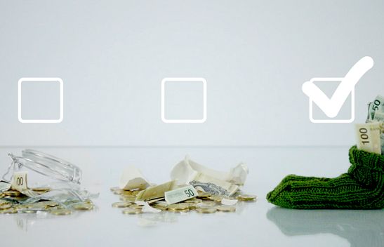 Oszczędności w skarpecie, skarbonce i słoiku w kampanii „Dodaj OFE” (wideo)