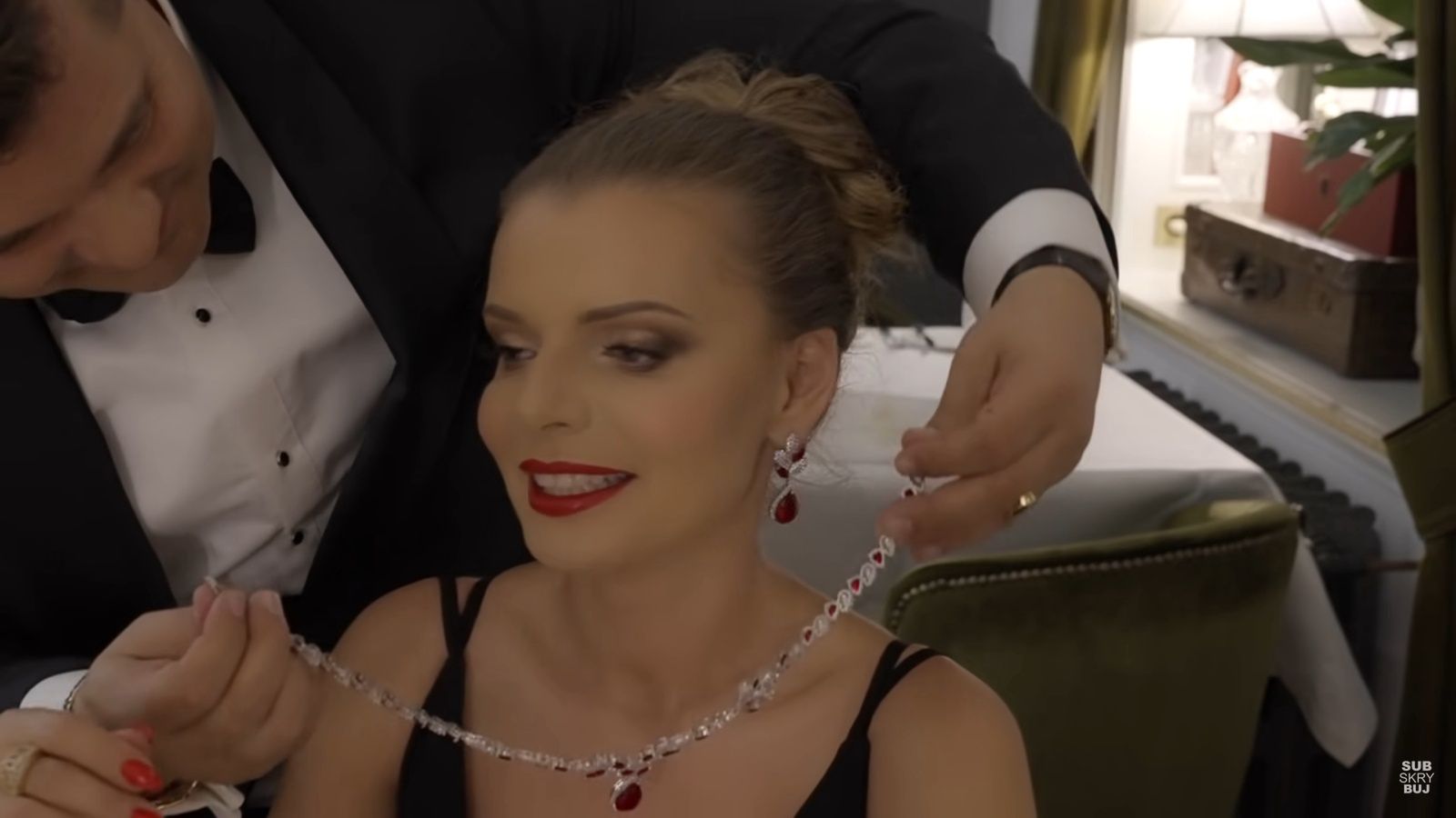 Zenek Martyniuk i tajemnicza piękność w teledysku do piosenki "Classy Girl" 