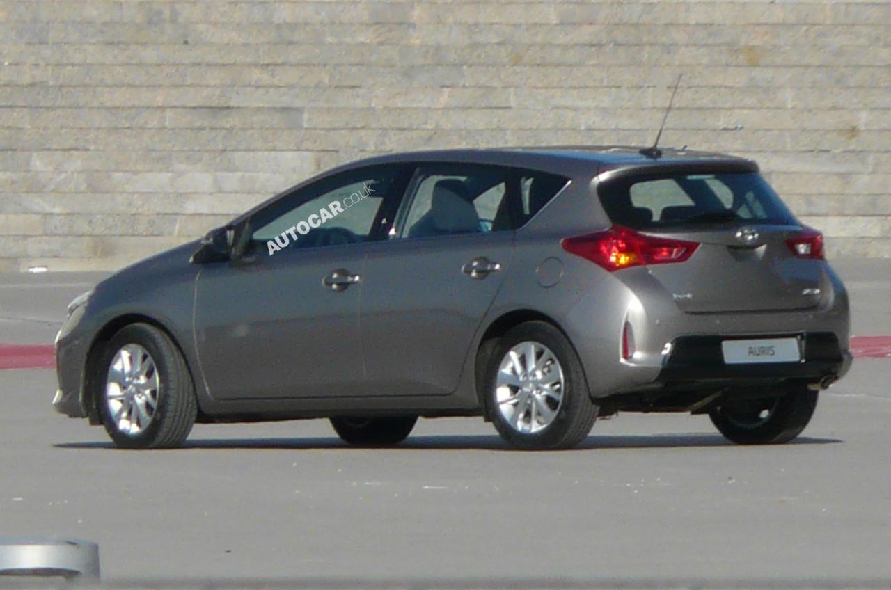 Toyota Auris 2013 - (źródło: Autocar)